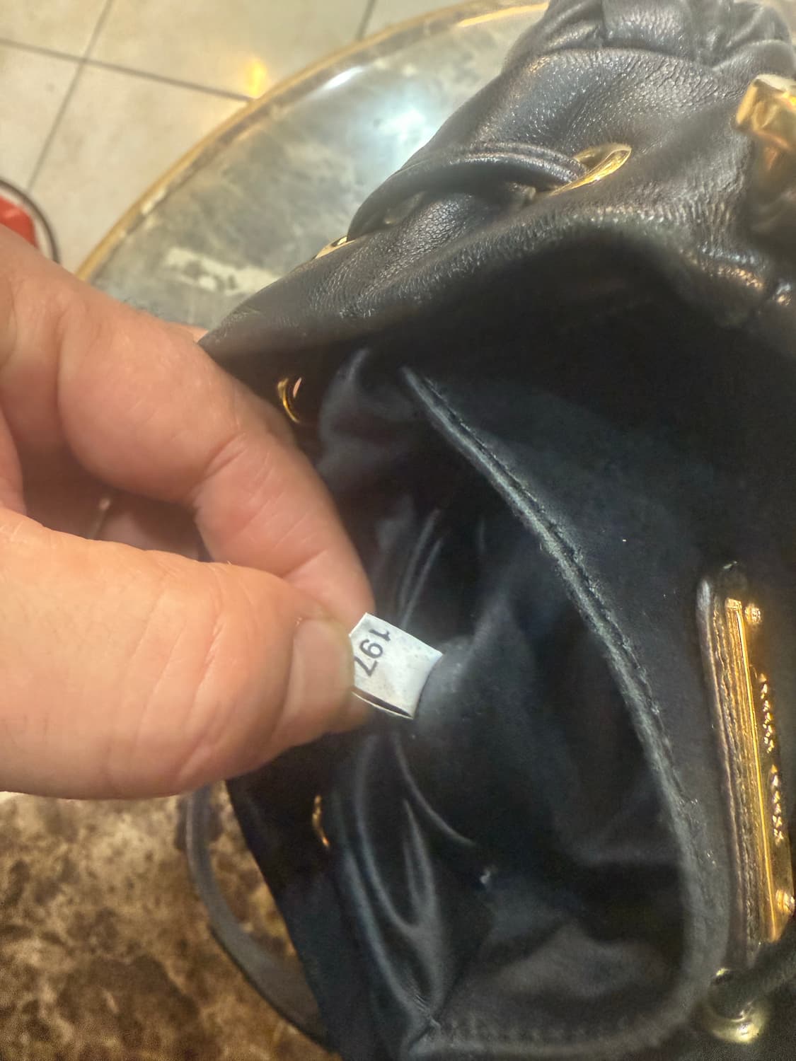 정품 미우미우 마테라쎄 나파 버킷백 팝니다 상품이미지9