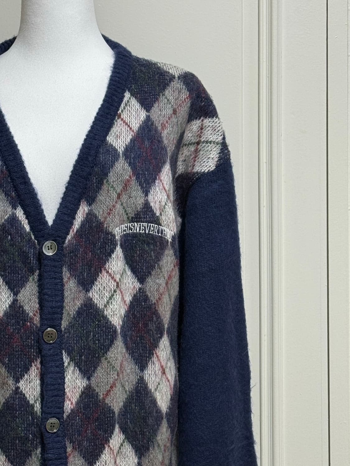 디스이스네버뎃 아가일 네이비 니트가디건 상품이미지2