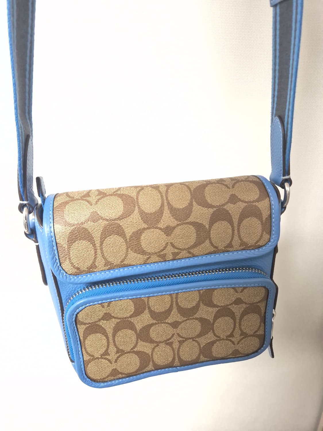 코치 허드슨 라인 크로스백입니다 상품이미지1