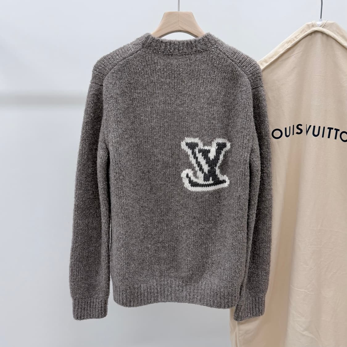 [S+급/S] 루이비통 LV 인타르시아 크루넥 니트 라바 스모크 상품이미지5