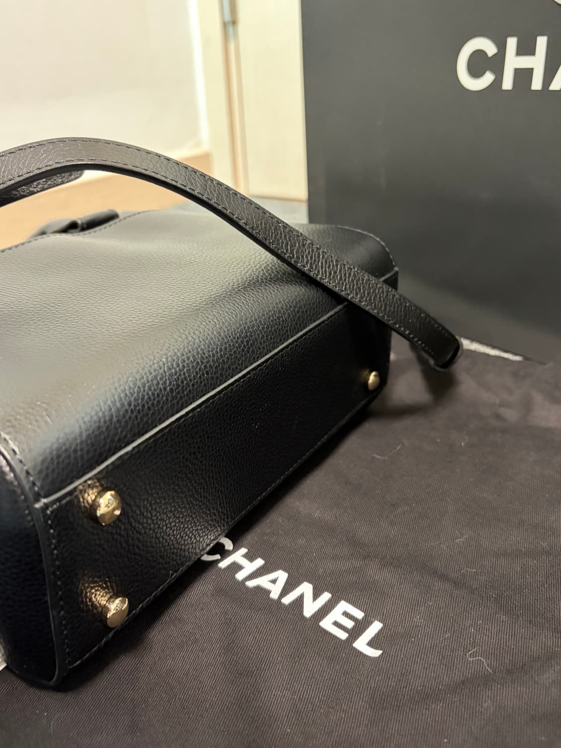 샤넬 네오 뉴서프 미니 토트백 상품이미지4