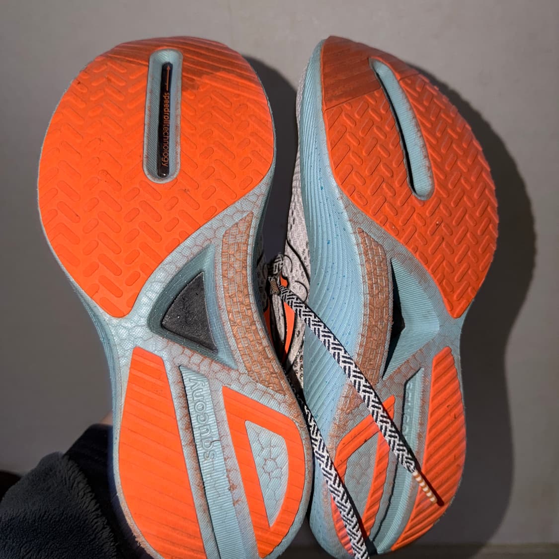 써코니 엔돌핀 프로 3 S20755-25 카본화 (265) 상품이미지3