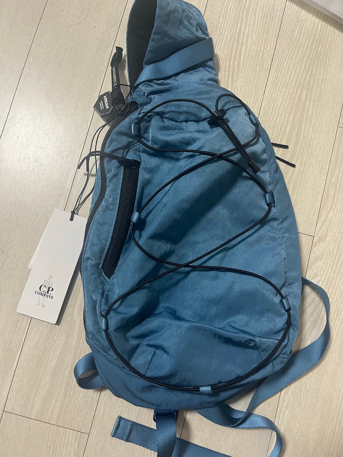 씨피컴퍼니 슬링백 상품이미지1