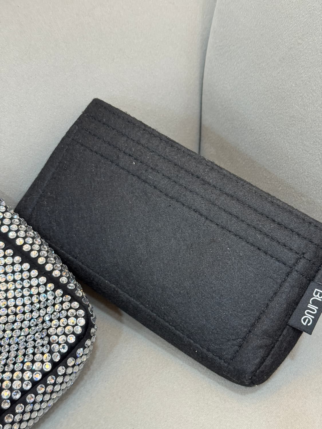 프라다 새틴 크리스탈 호보백 상품이미지5