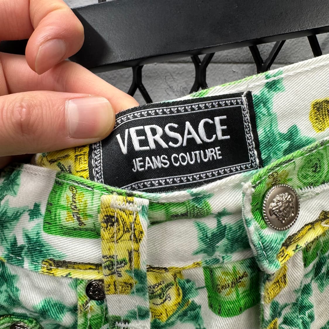 90s 베르사체 진스 꾸뛰르 보틀 프린트 데님 팬츠 화이트 상품이미지8