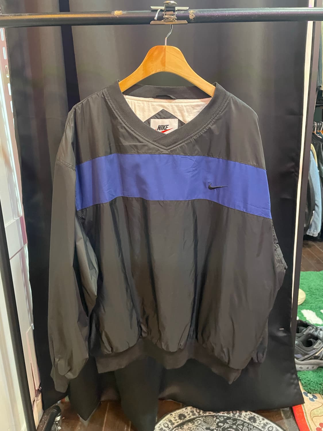 나이키 올드스쿨 브이넥 웜업 상품이미지1