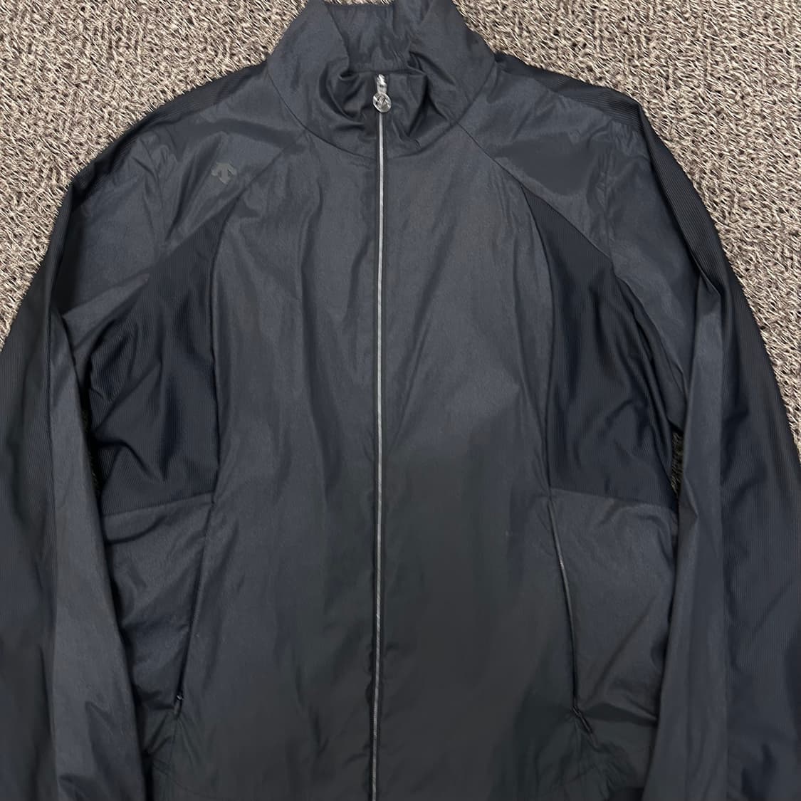 데상트 여성 골프웨어 경량 바람막이 자켓 95(L) 상품이미지2