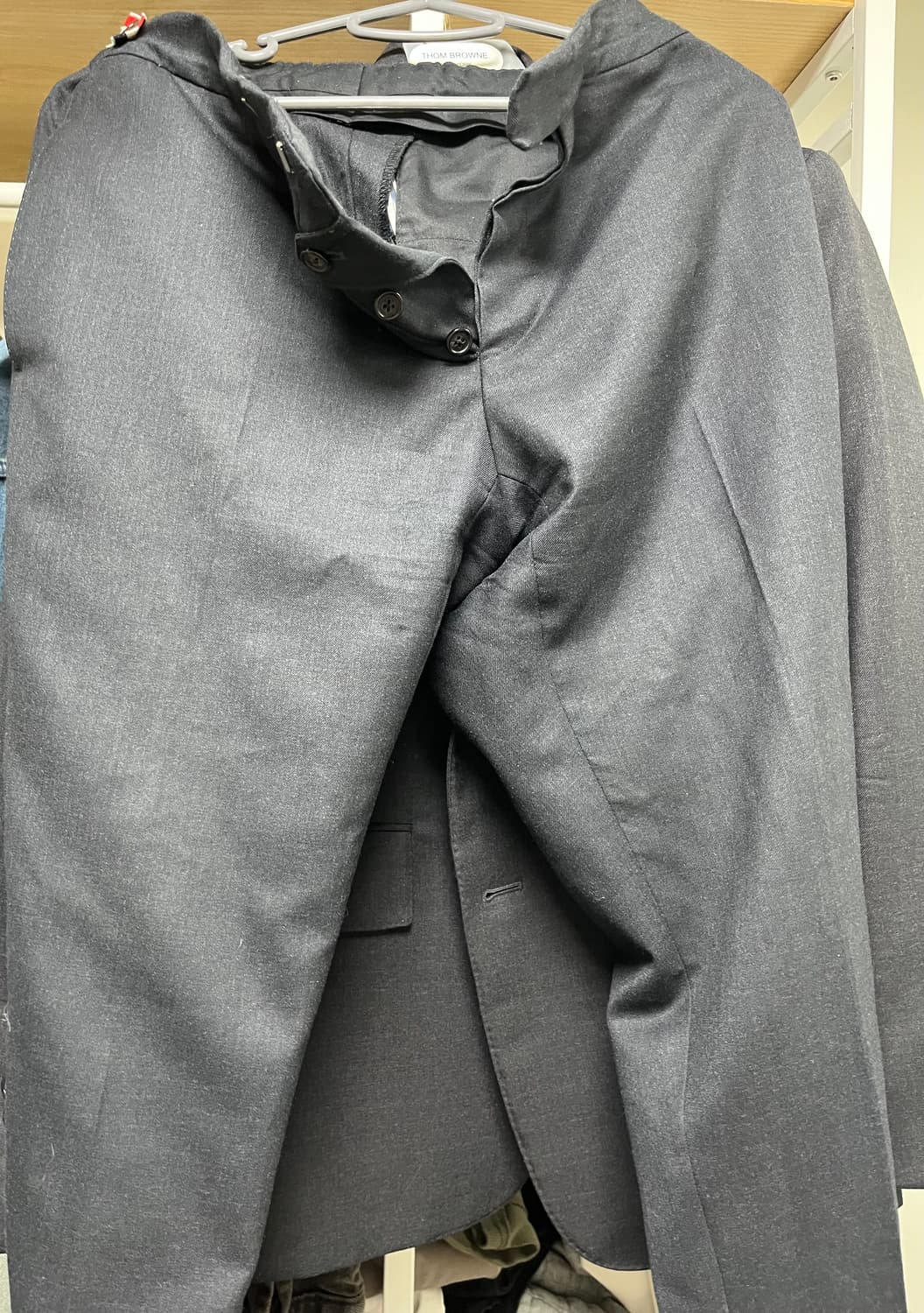 톰브라운 하이암홀 수퍼 120수 울 트윌 수트 MSC159A 00626 상품이미지3