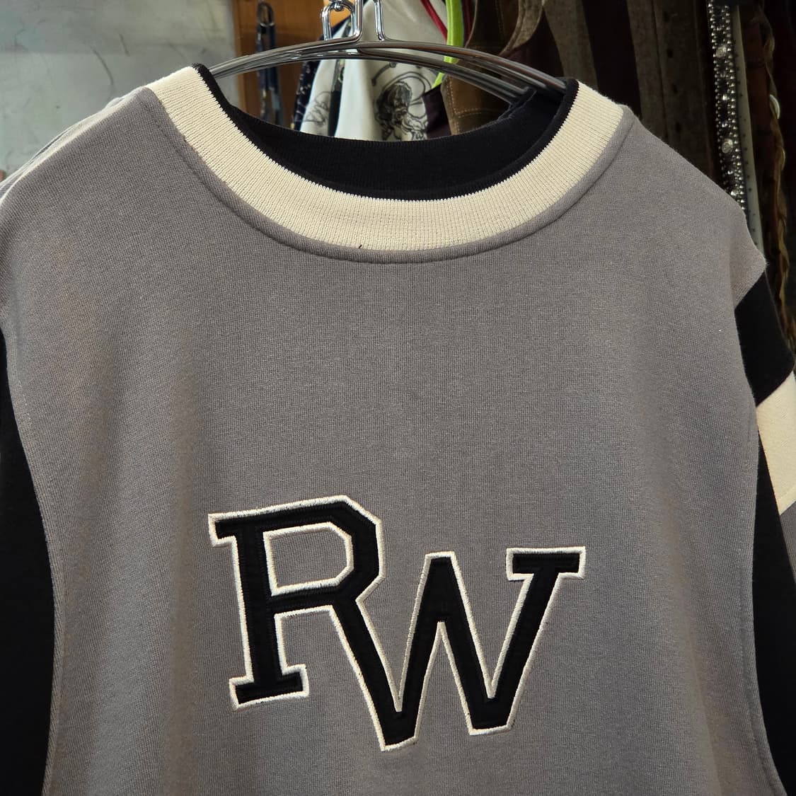 로카웨어 올드스쿨 오버핏 배색 맨투맨 상품이미지2