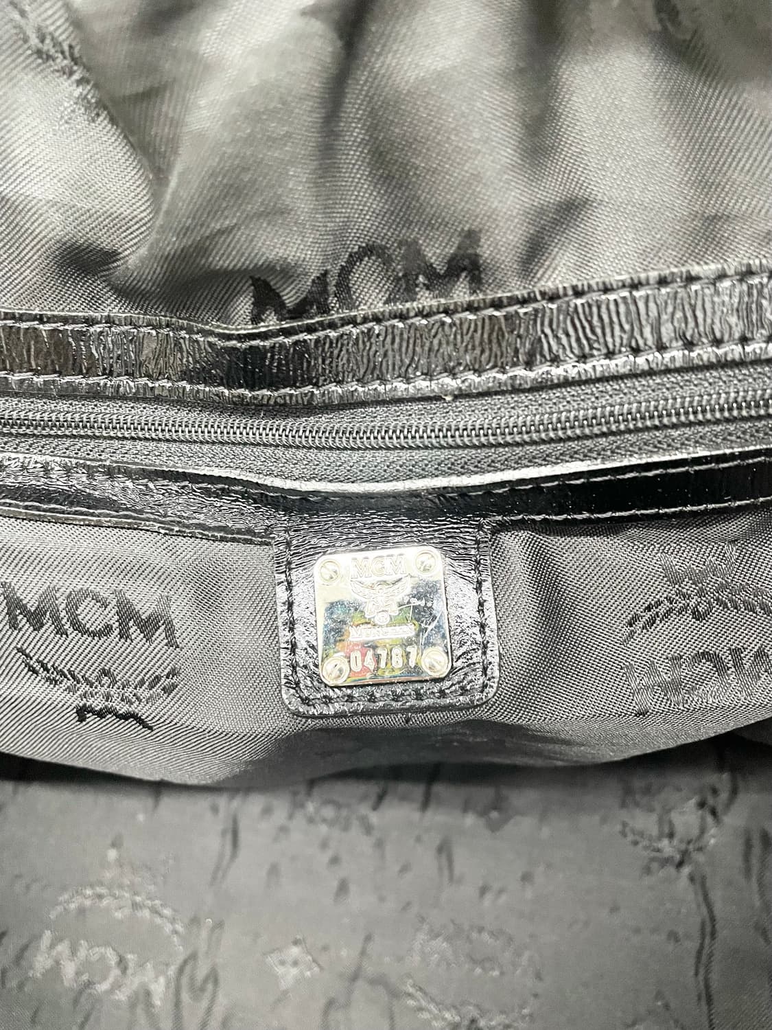 MCM 블랙 갸루 은장 스터드 볼드백*레어 상품이미지9