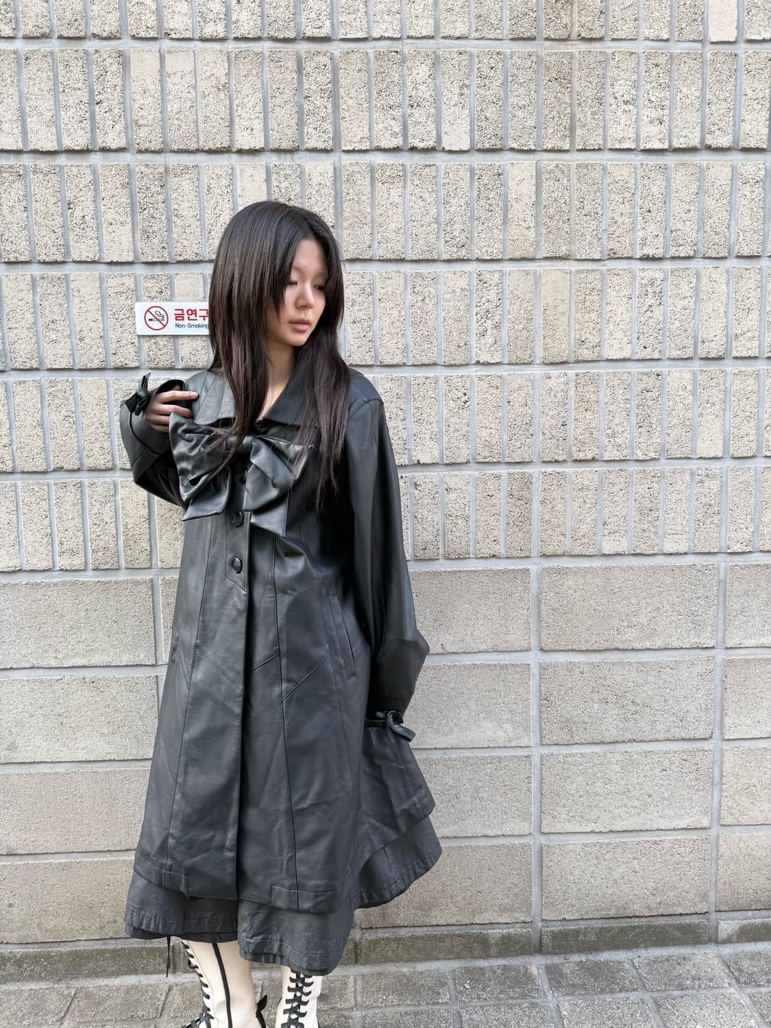 리본 디테일 비건 레더 롱 코트 상품이미지5