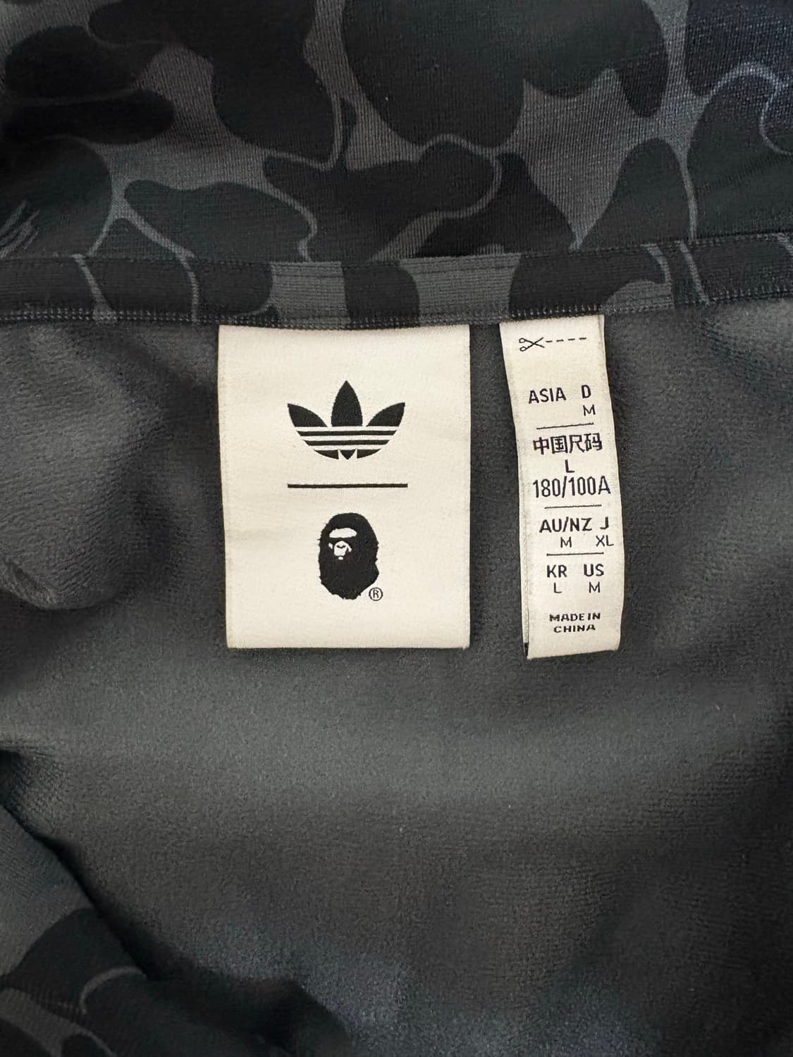 아디다스 x 베이프 올오버 프린트 트랙 탑 블랙 KR L사이즈 US M  상품이미지4