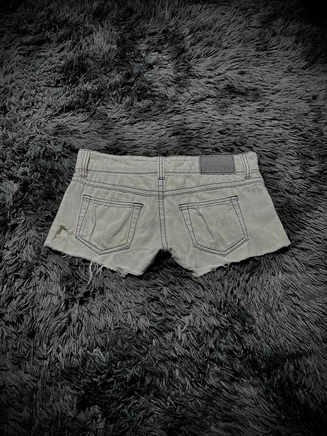 블랙스티치 데미지 화이트 숏 팬츠  상품이미지2