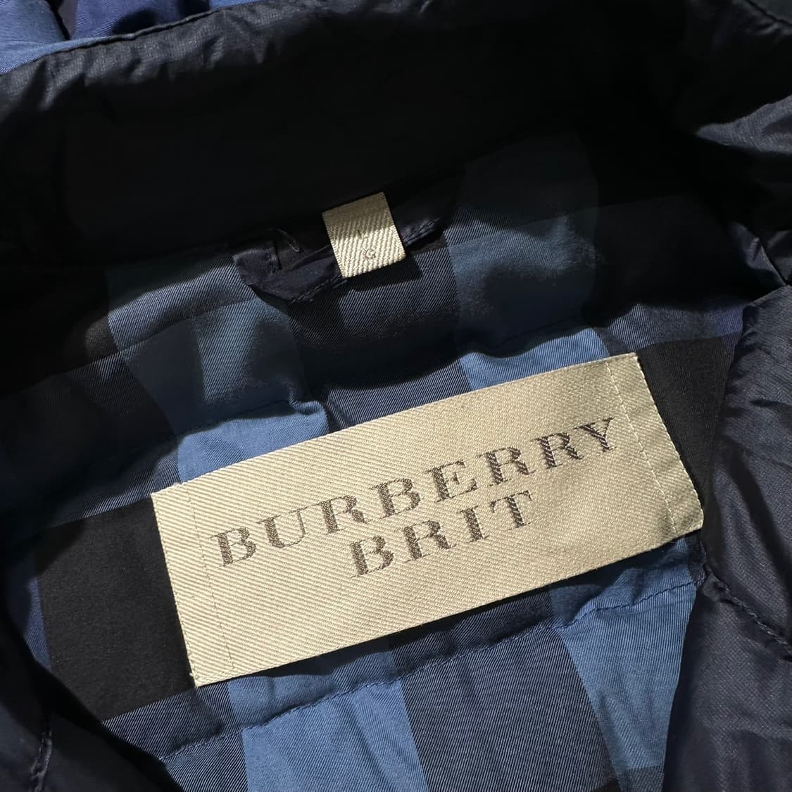 버버리 브릿 구스다운 경량 푸퍼 패딩 다크네이비 상품이미지5