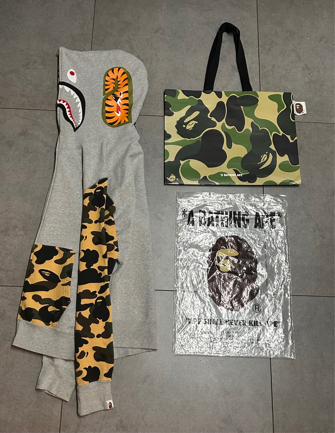 베이프 황계 반카모 샤크 후드집업 상품이미지2