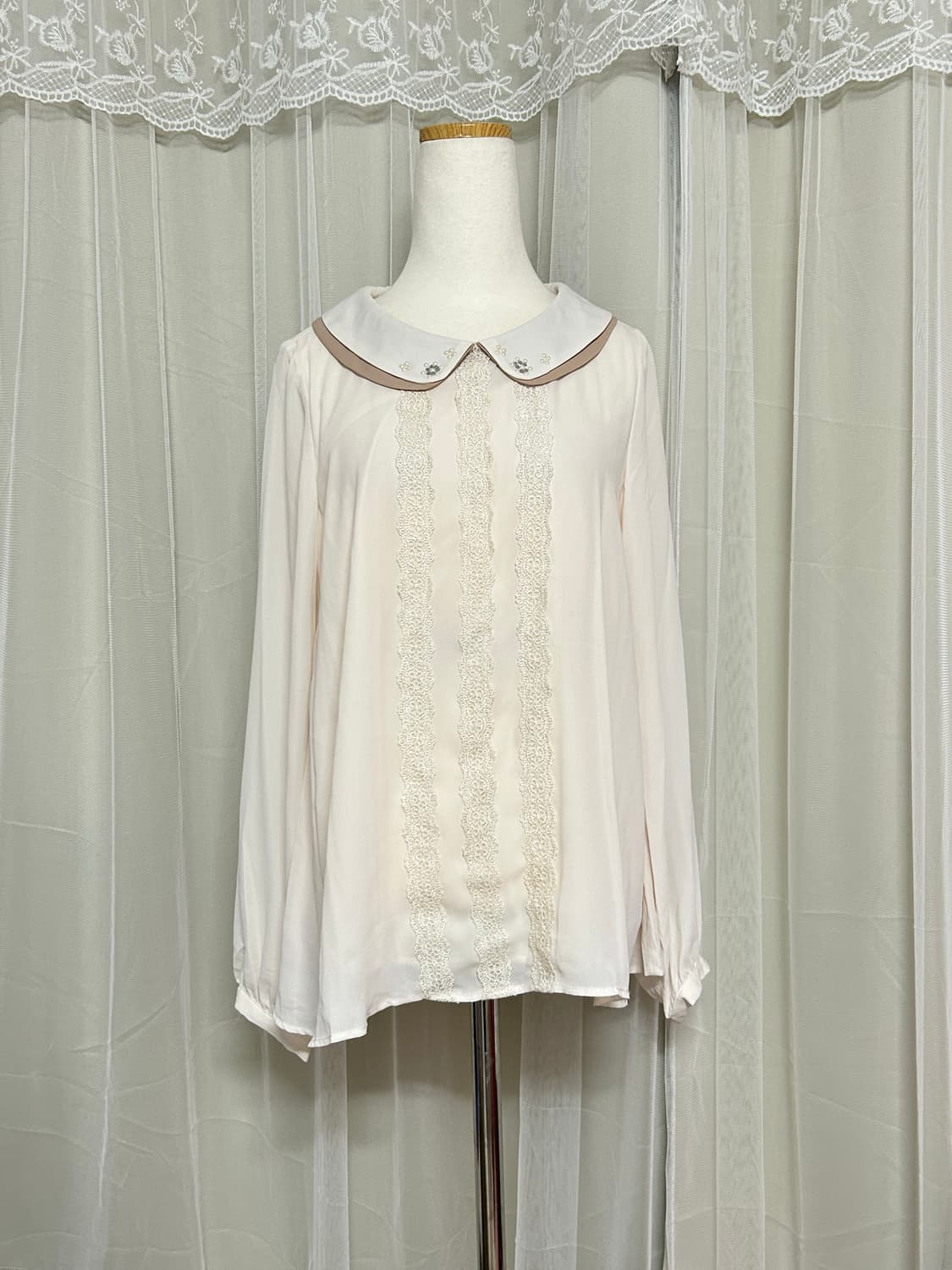 진주큐빅 레이스 카라 쉬폰 블라우스 모리 데드스탁 상품이미지1