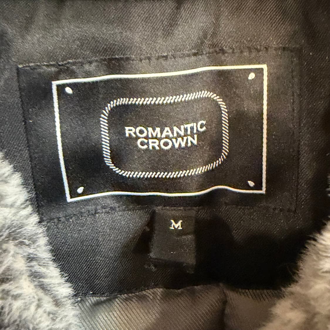 로맨틱크라운 월하정인 자수 봄버 패딩 자켓 상품이미지3