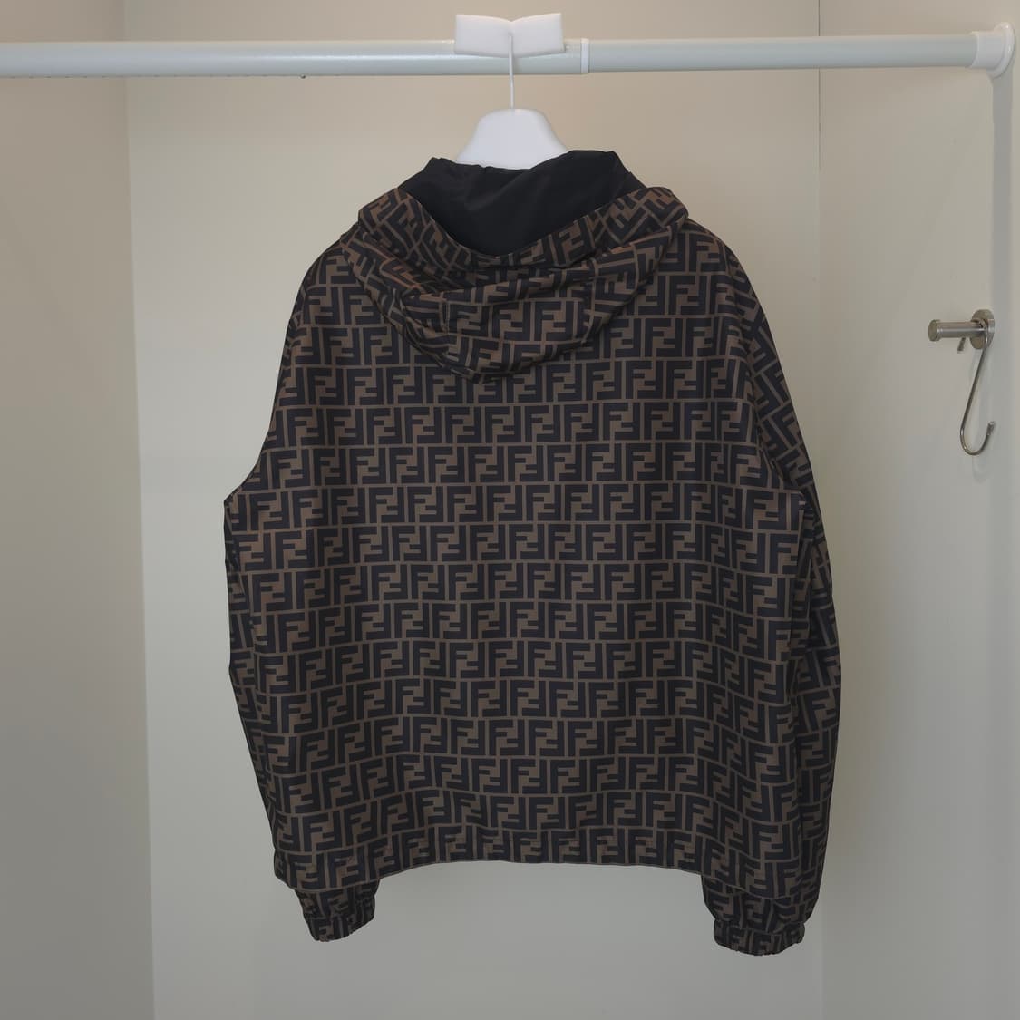 [중고/정품] 펜디 리버시블 나일론 바람막이 자켓 상품이미지2