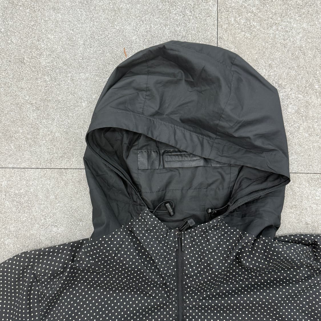 유니클로 바람막이 블랙L 상품이미지4