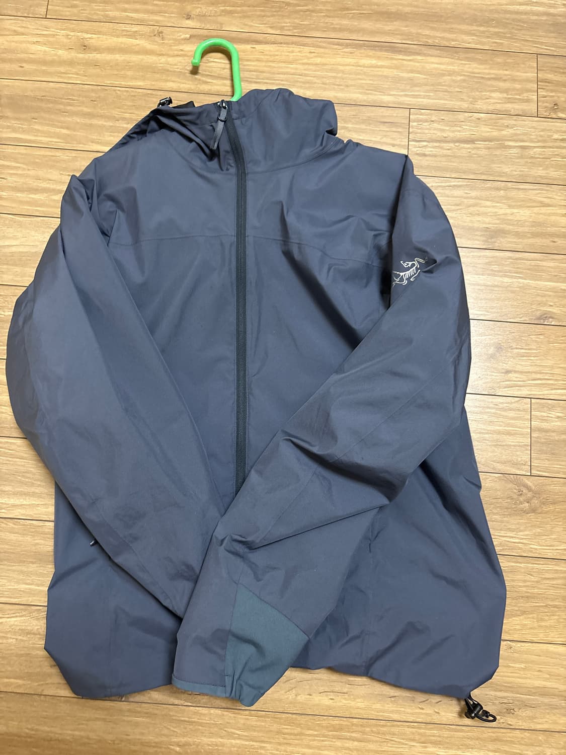 아크테릭스 바람막이 상품이미지1