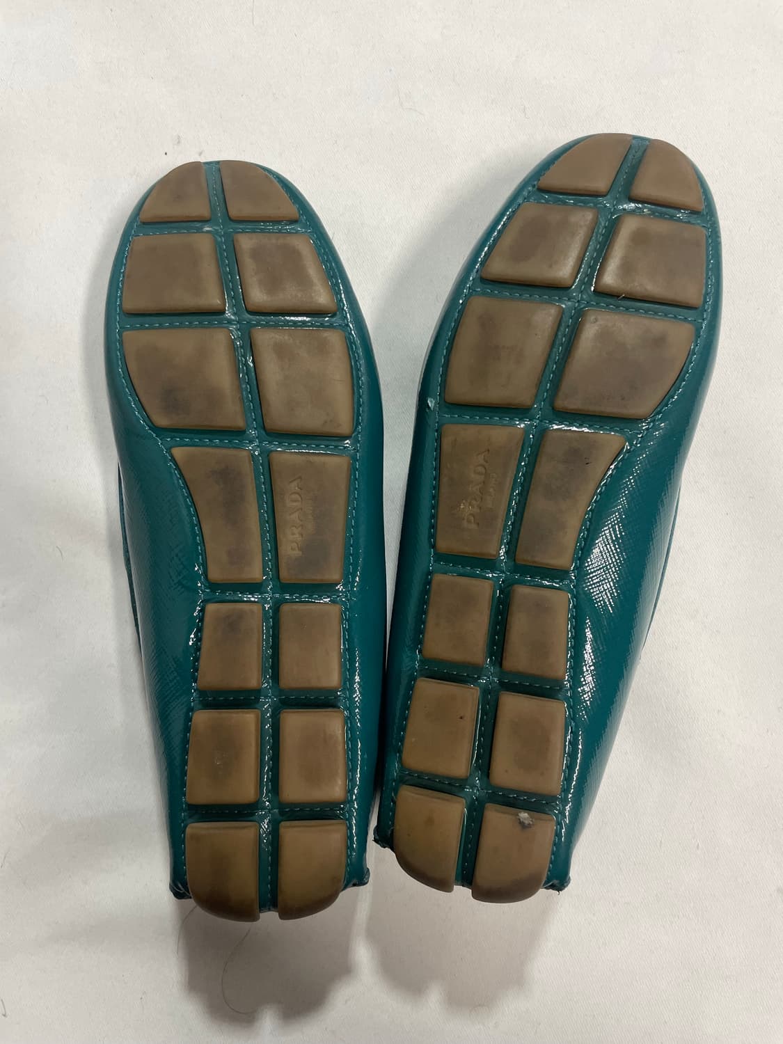 프라다 에나멜 리본 드라이빙 로퍼 상품이미지10