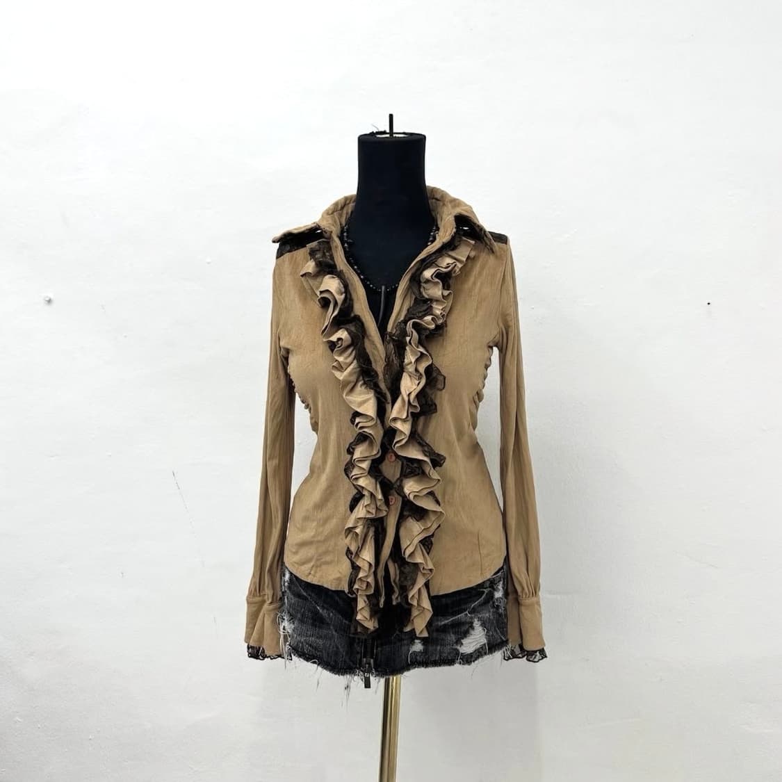 beige lace frill suede blouse 상품이미지2