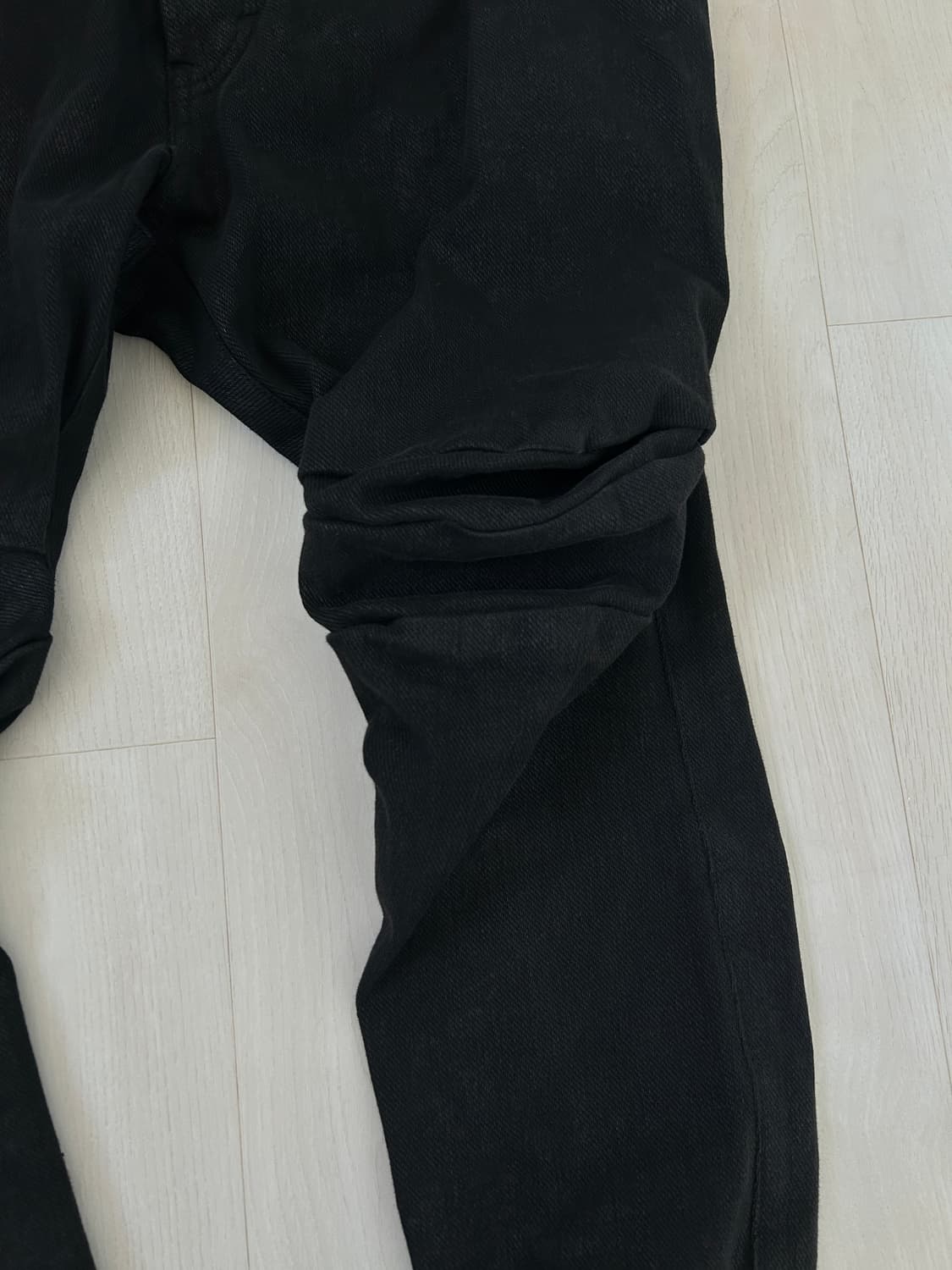 율리우스 13fw 왁스코팅 입체패턴 팬츠 상품이미지5