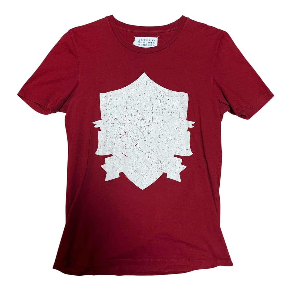 마틴 마르지엘라 아카이브 쉴드 티셔츠 레드 상품이미지1