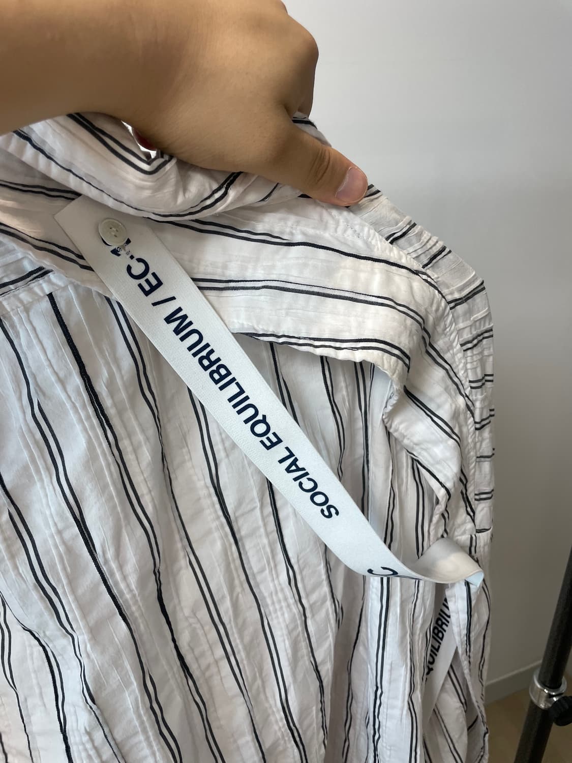 (1) CSC (Draped strap shirt) 스트라이프 핀턱 셔츠 상품이미지3