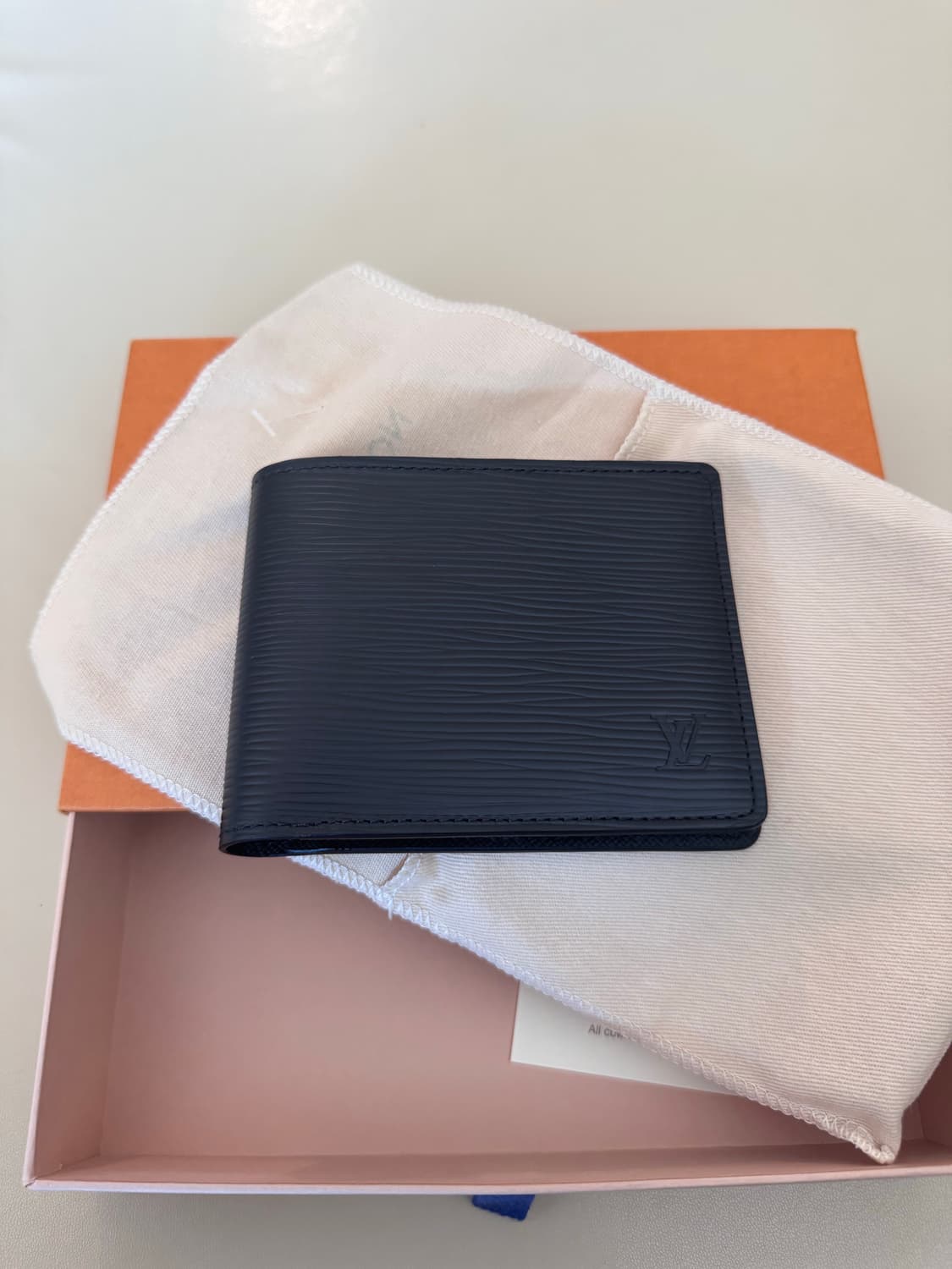 루이비통 멀티플 월렛 에피 블랙 상품이미지2