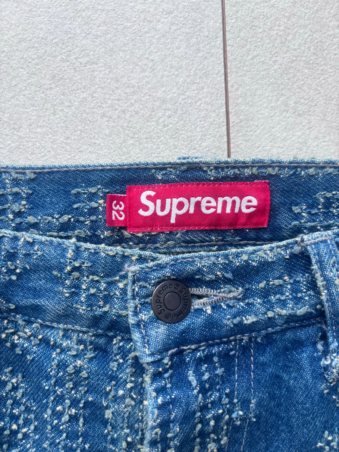 [32] 23fw 슈프림 니들펀치 워시드 블루 데님 팬츠 상품이미지4