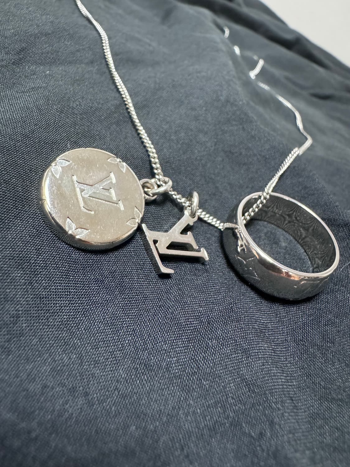 루이비통 모노그램 참 목걸이 상품이미지7