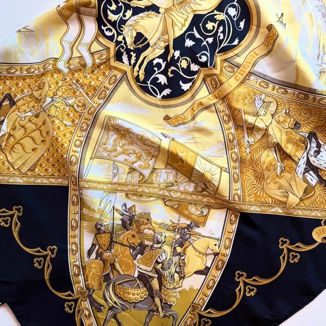 에르메스 카레 90 라 비에 슈발 실크 스카프 상품이미지3