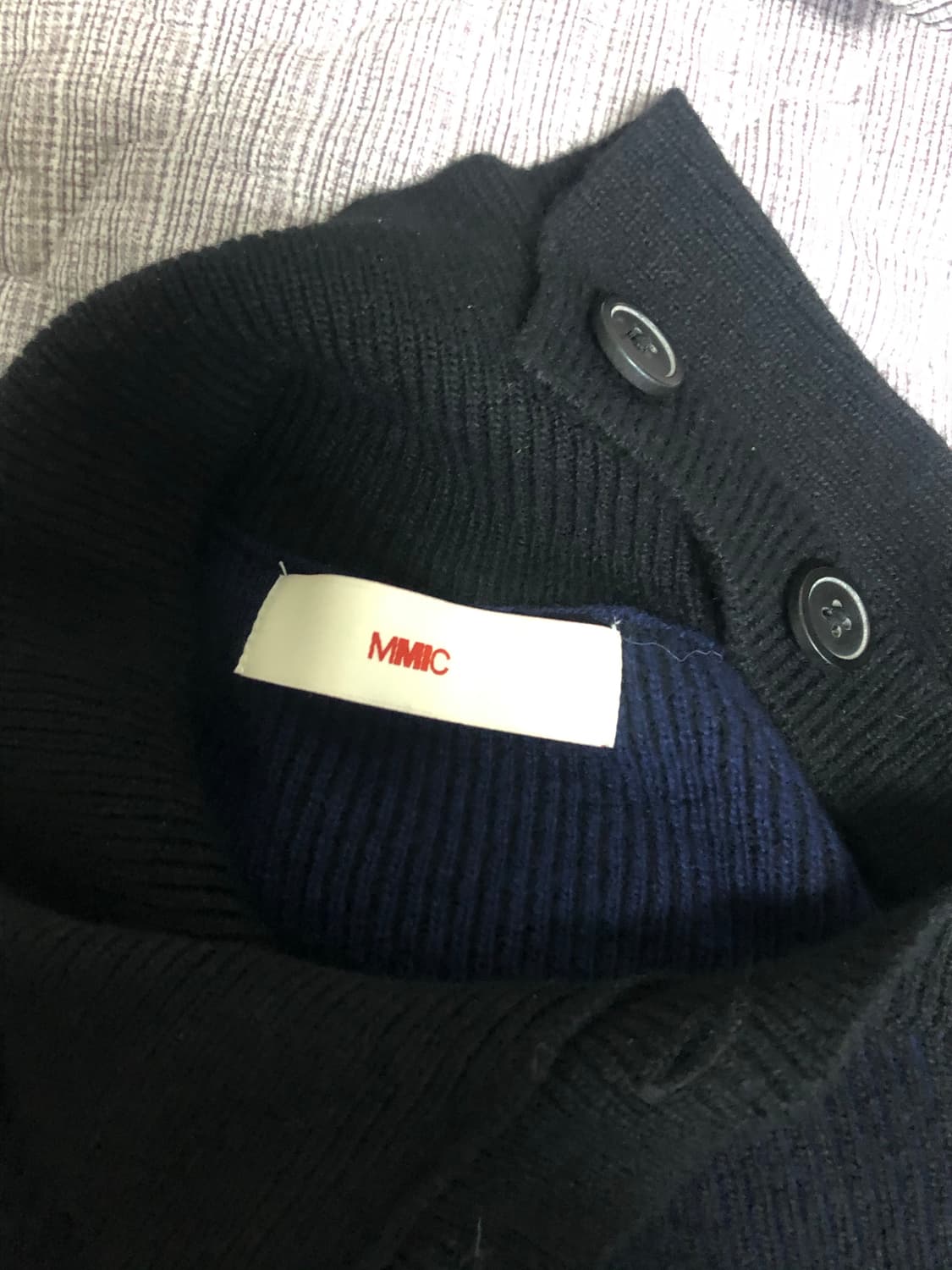 mmic OBLIQUE TURTLENECK 블랙 니트 상품이미지3