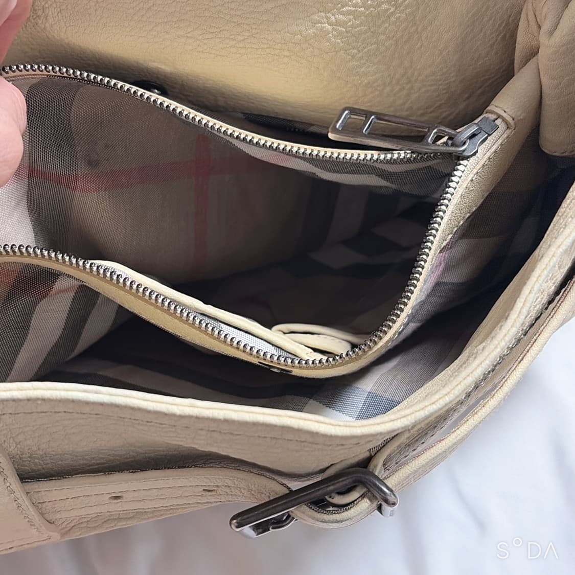 버버리 옐로우 숄더백 상품이미지9