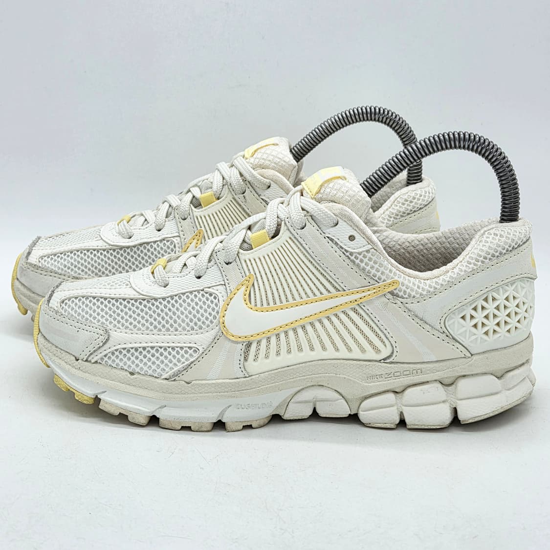 나이키 우먼스 줌 보메로 5 세일 소프트 옐로우 (240) 상품이미지1