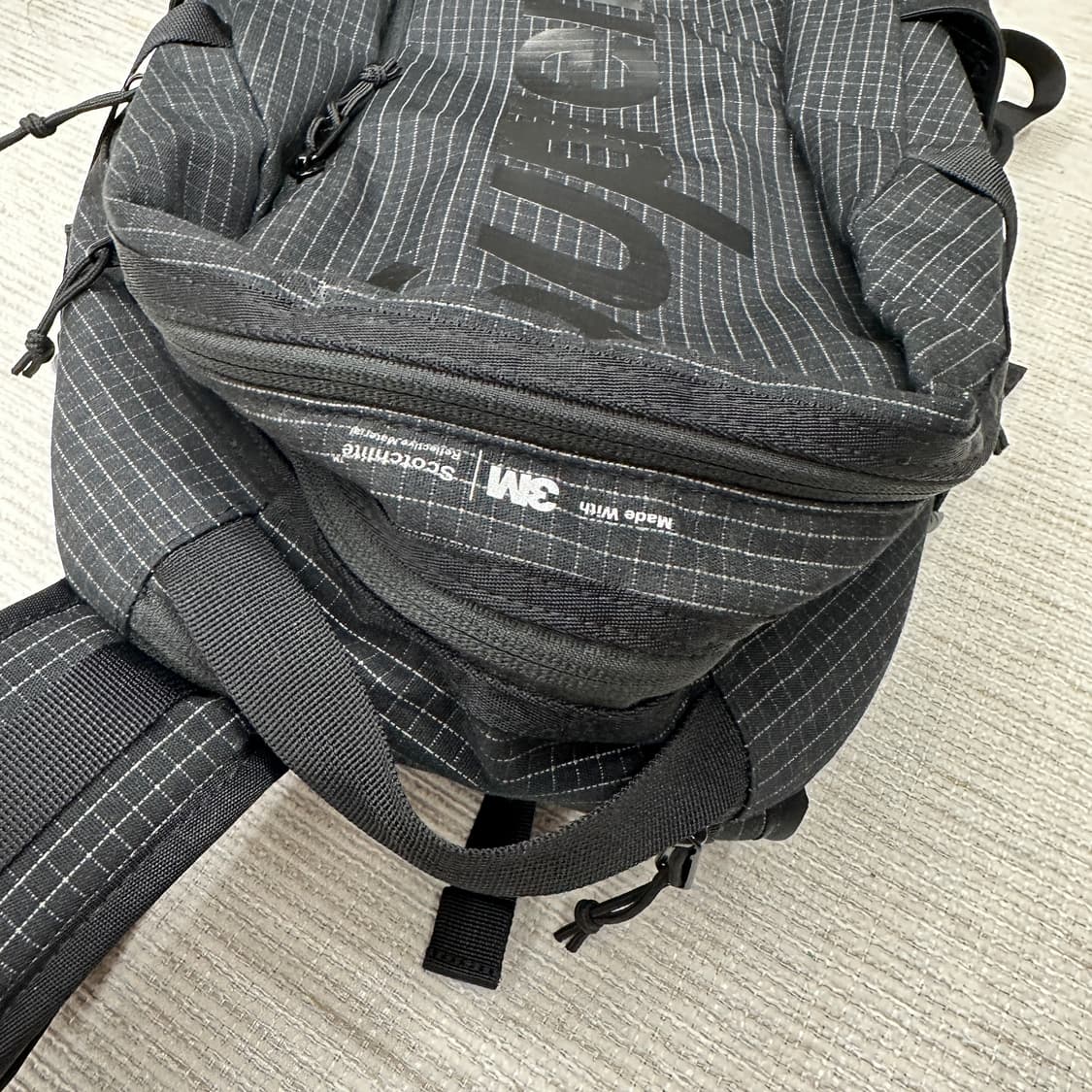 슈프림 백팩 블랙  24SS
 상품이미지5