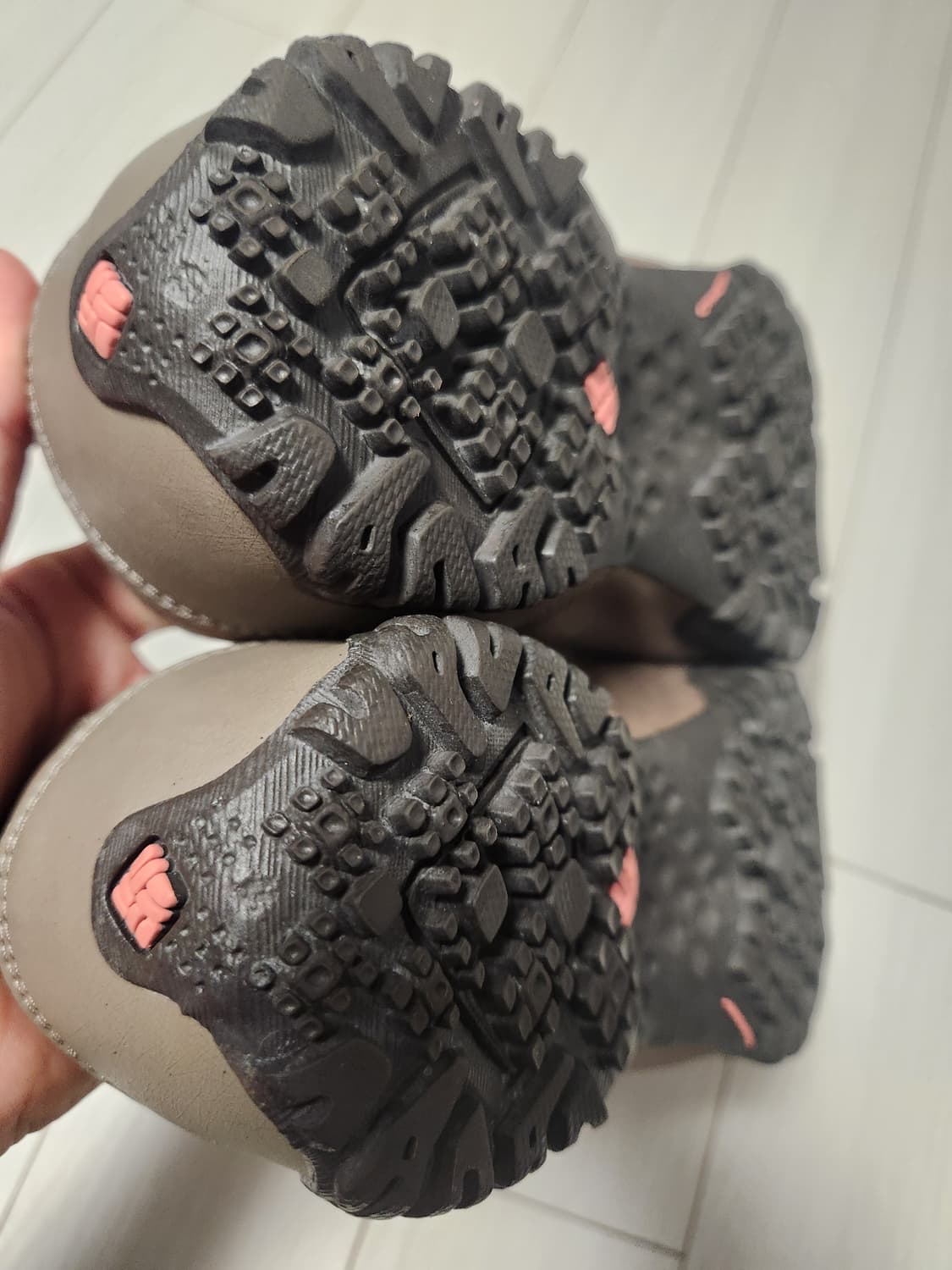 컬럼비아 등산화 캠핑용 트레블용 스니커즈 (BL2174) 사이즈245

 상품이미지7