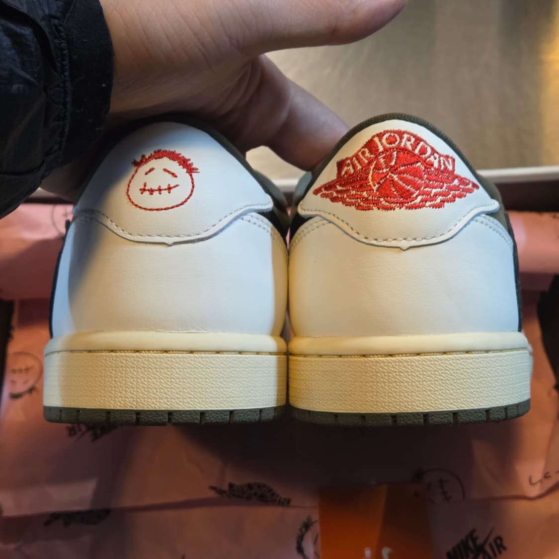 나이키 X 트래비스 스캇 조던1 로우 OG SP 리버스 올리브 (265) 상품이미지4