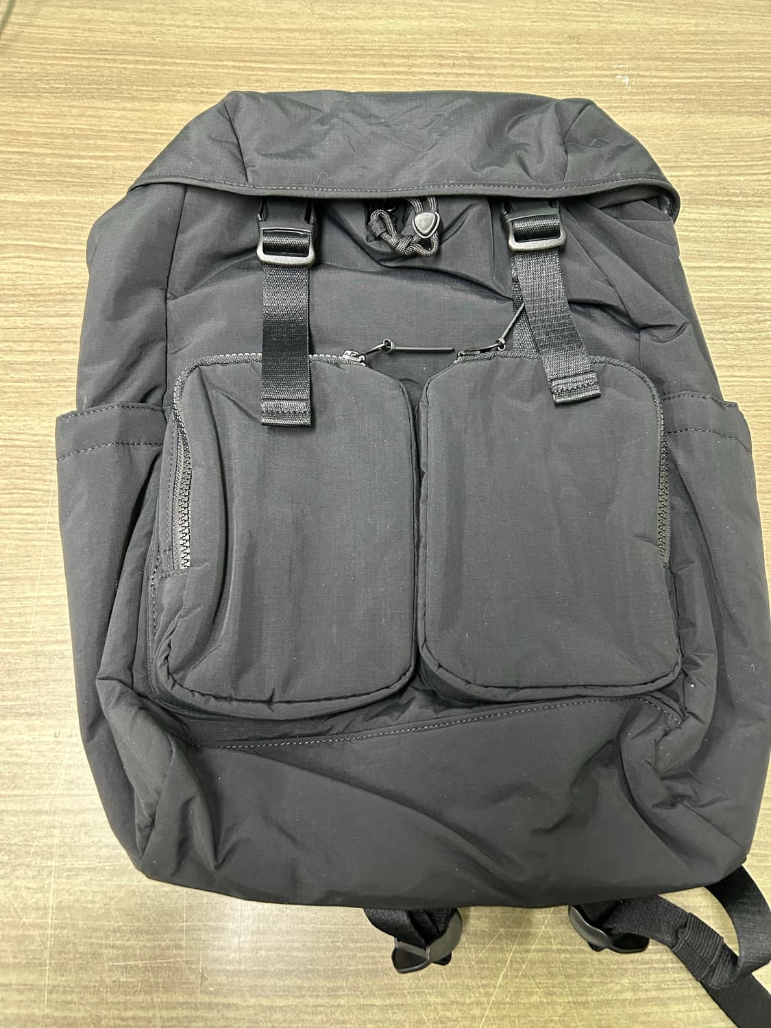 유니클로 멀티 포켓 백팩 블랙 상품이미지1