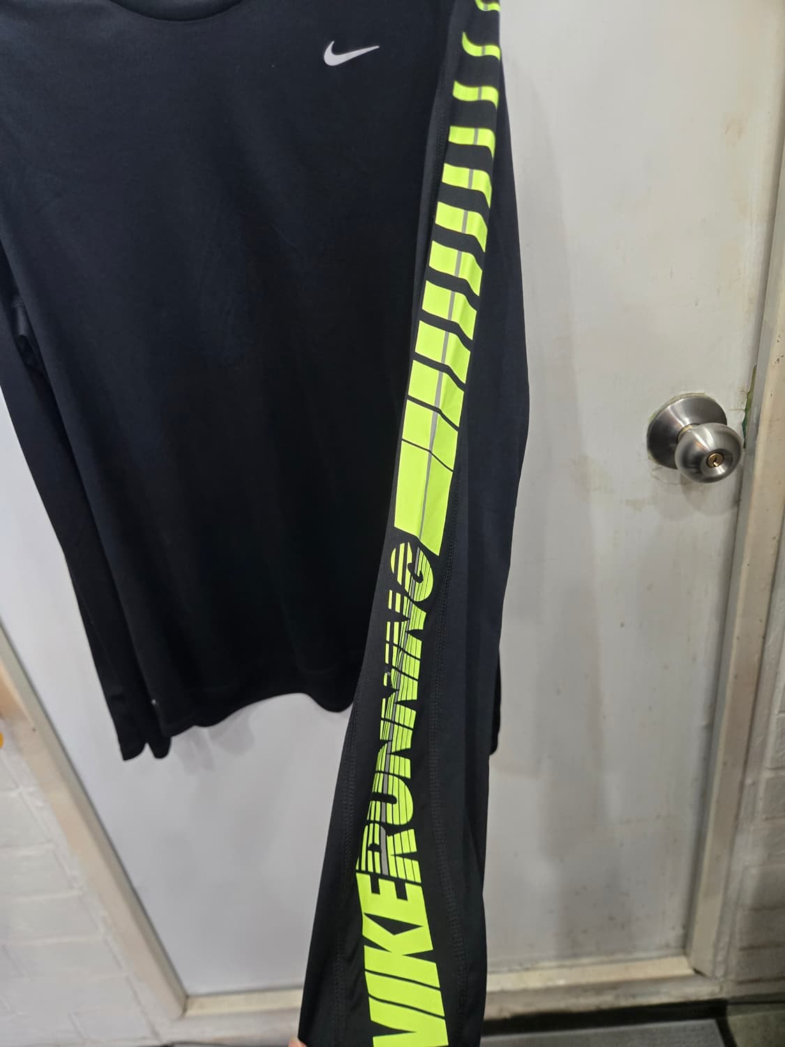 105,XL )) NIKE 나이키 러닝 긴팔티셔츠! 팔 디자인 이뻐요ㅎㅎ 상품이미지2