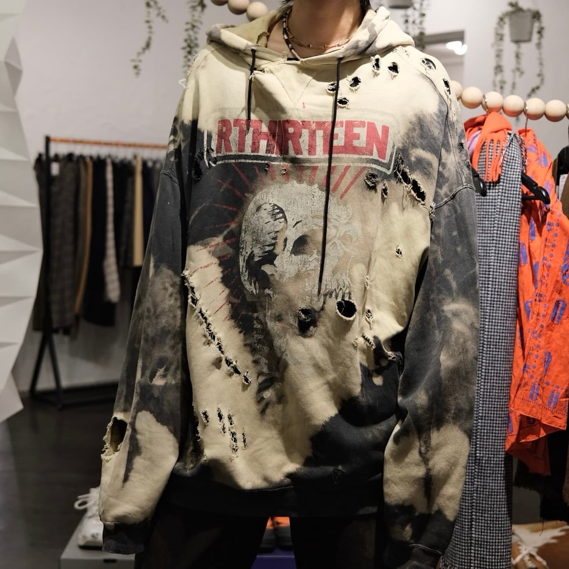 알썰틴(R13) 디스트레스드 오버사이즈 후드티셔츠 상품이미지5