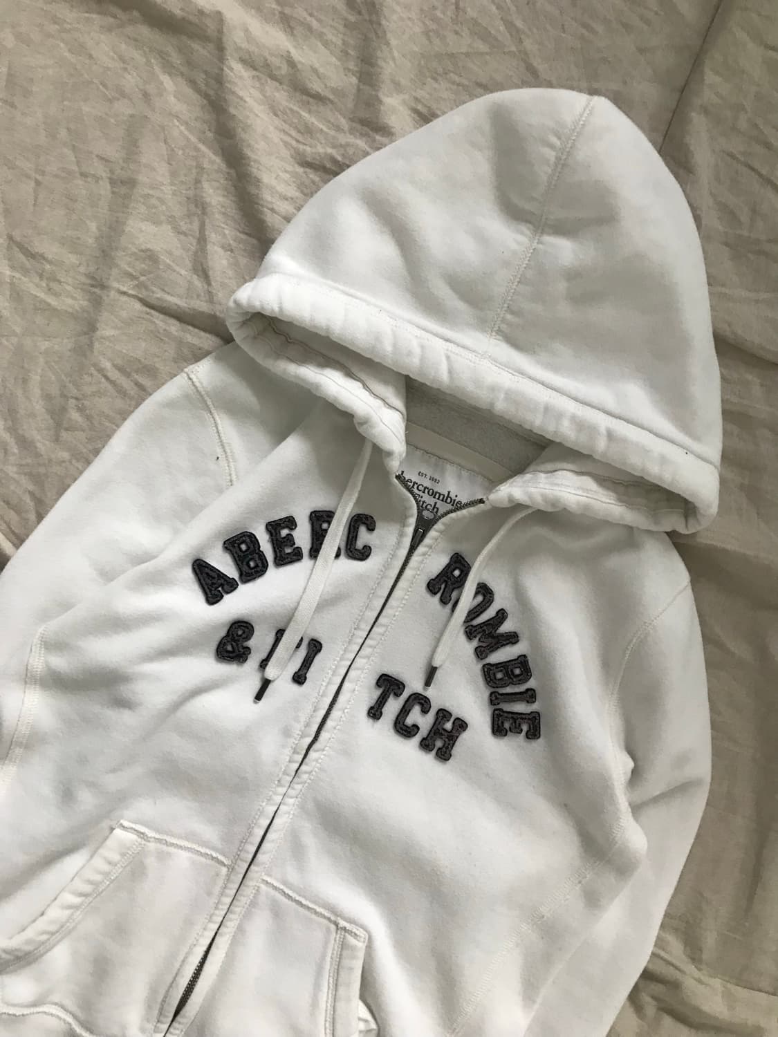아베크롬비 중앙 자수 로고 화이트 후드집업 상품이미지6