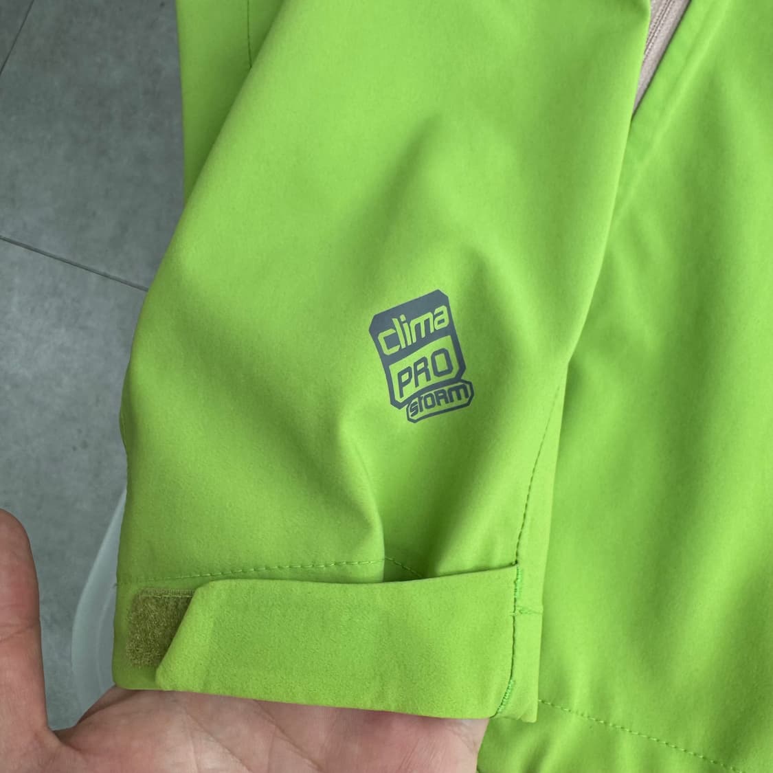 살로몬 바람막이  상품이미지4