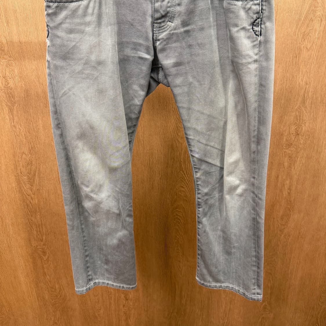 아르마니 진스 데님 팬츠 골드 로고 패치 백 워치 포켓 디테일 그레이 상품이미지5