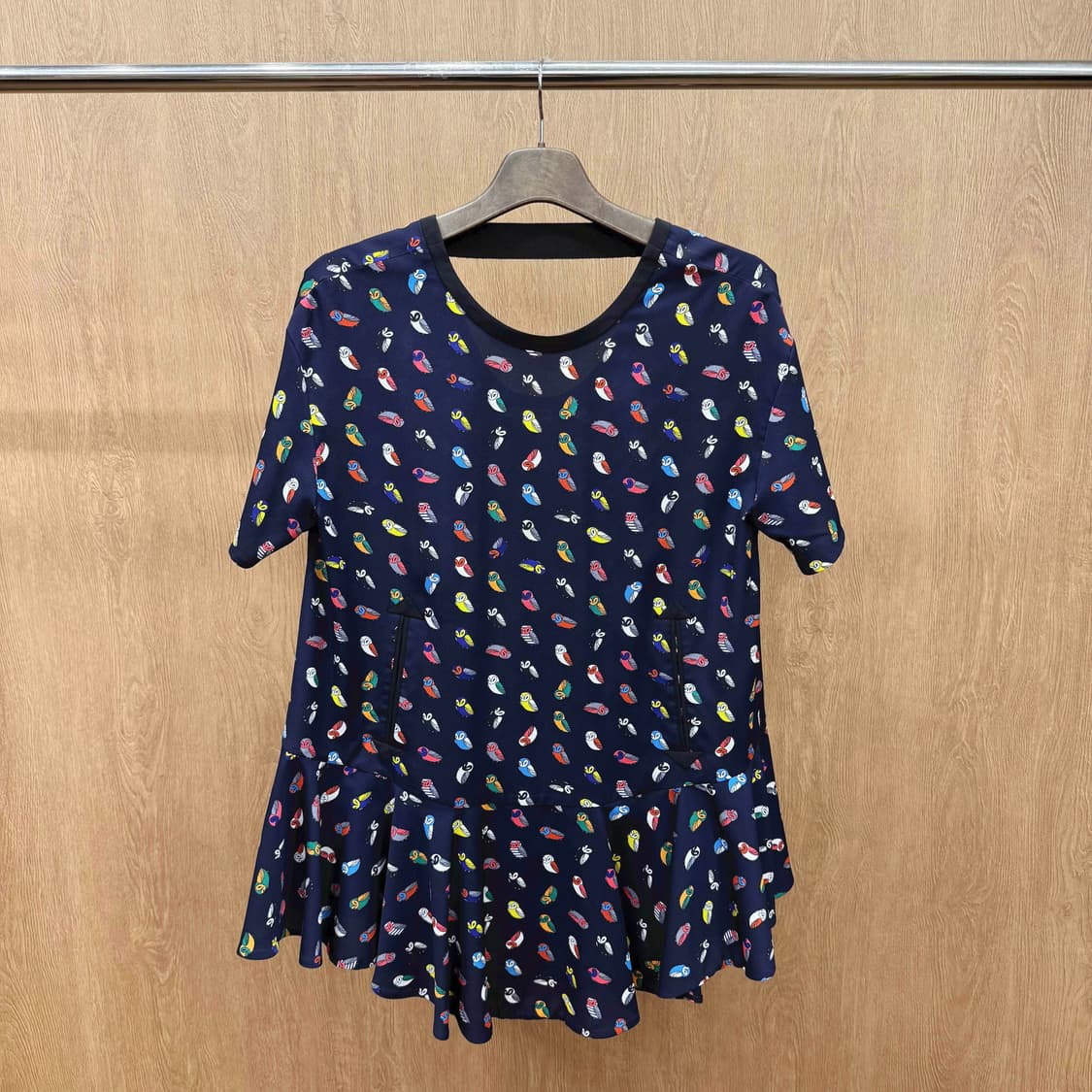 럭키슈에뜨 플레어 반팔 원피스 부엉이 패턴 포켓 디테일 네이비 상품이미지2