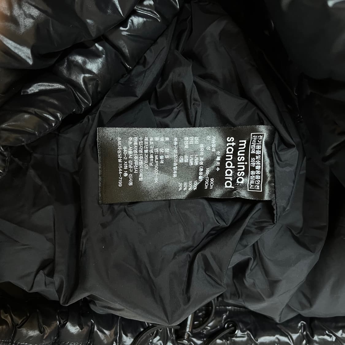 [S/루즈핏] 무신사 스탠다드 라이트웨이트 유광 다운패딩 점퍼 상품이미지7