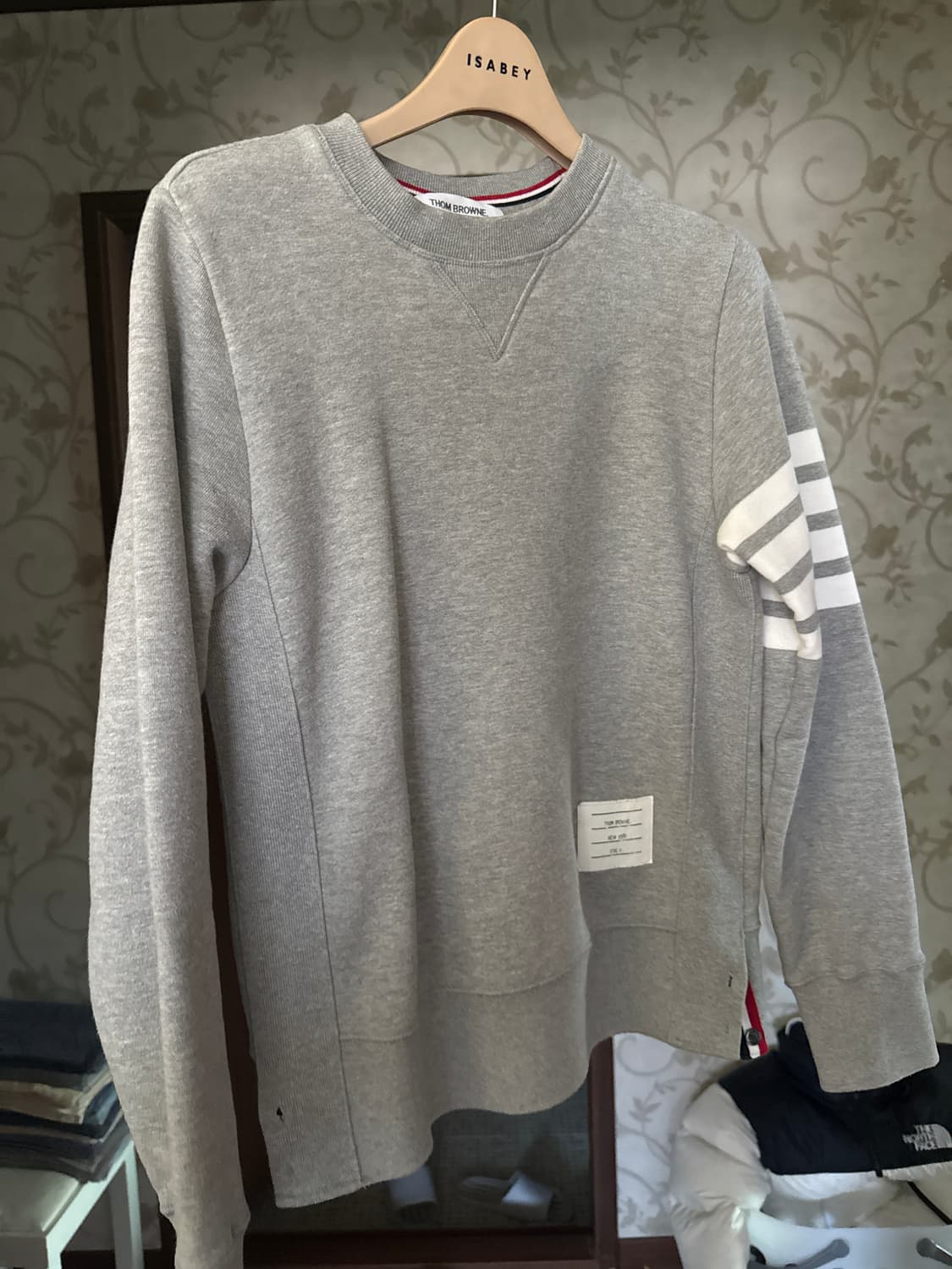 톰브라운 맨투맨 상품이미지1