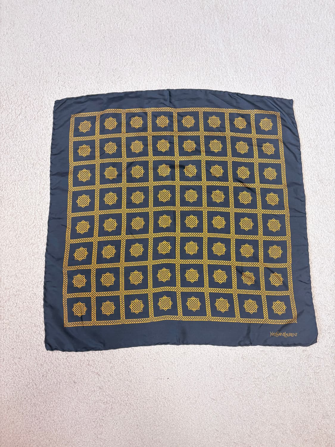 [정품] 빈티지 입생로랑(YSL) 핸드롤링 쁘띠 실크 스카프 상품이미지2