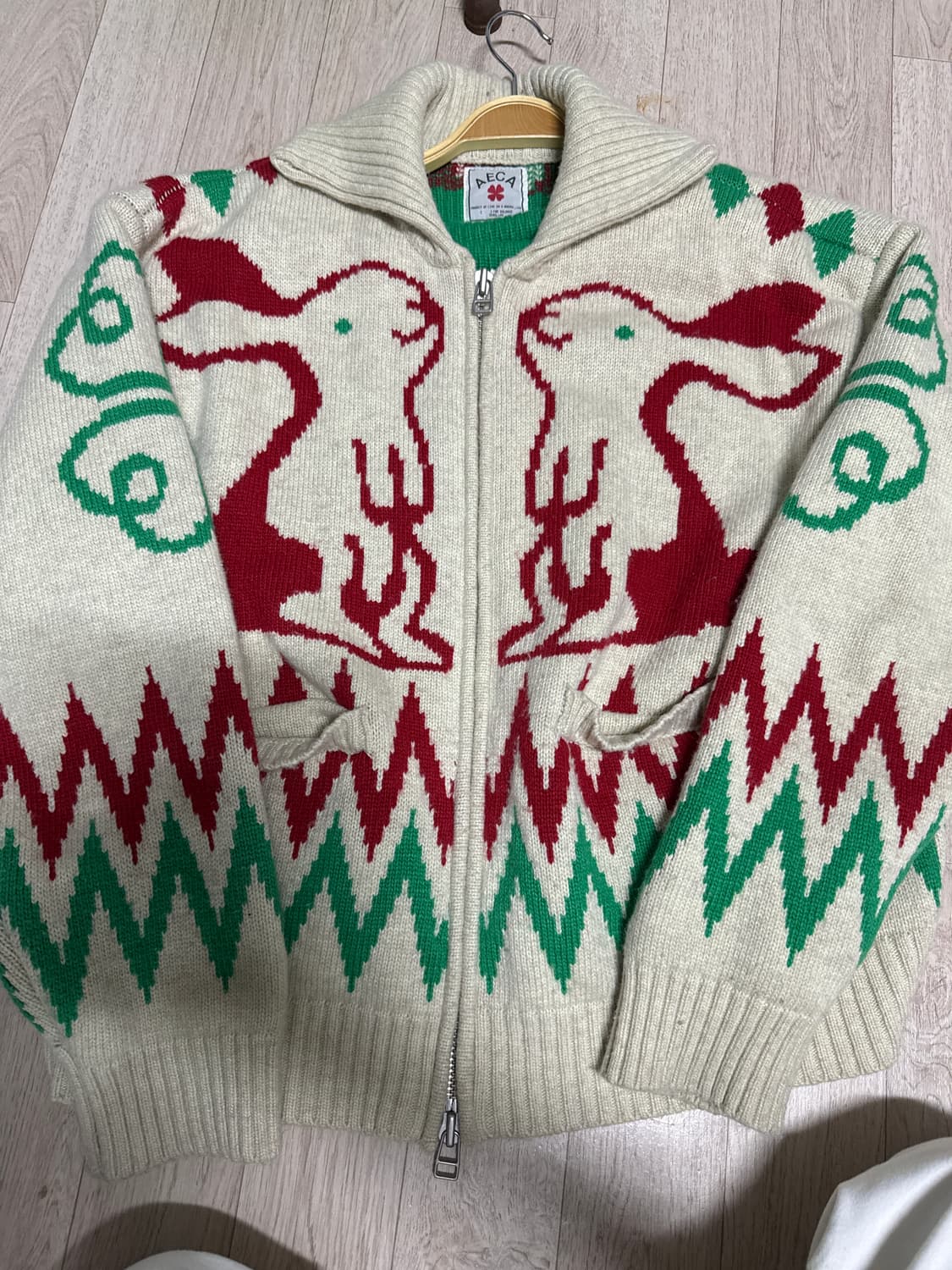 에이카 화이트 토끼 니트 집업 상품이미지1